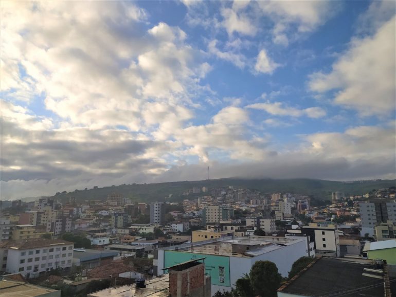 Condições típicas do inverno mantêm tempo estável em Minas Gerais nesta terça-feira. Veja a previsão de tempo