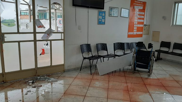 Homem é preso após destruir Posto de Saúde em Bom Jesus do Amparo