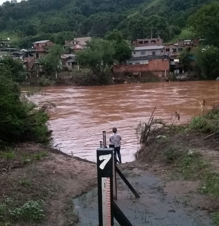 Rio em Nova Era alcança nível de atenção e Defesa Civil emite alerta à ribeirinhos