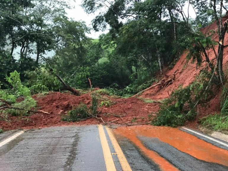 Chuvas: rodovias amanhecem com interdições na região de Itabira