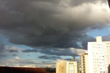 Botaram o estagiário pra trabalhar em pleno feriado, mas segue a previsão de hoje