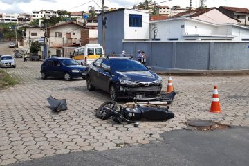 Colisão entre carro e moto deixa dois feridos em Itabira