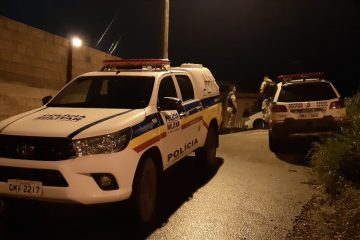 Homens armados invadem casa e assaltam família em Itabira