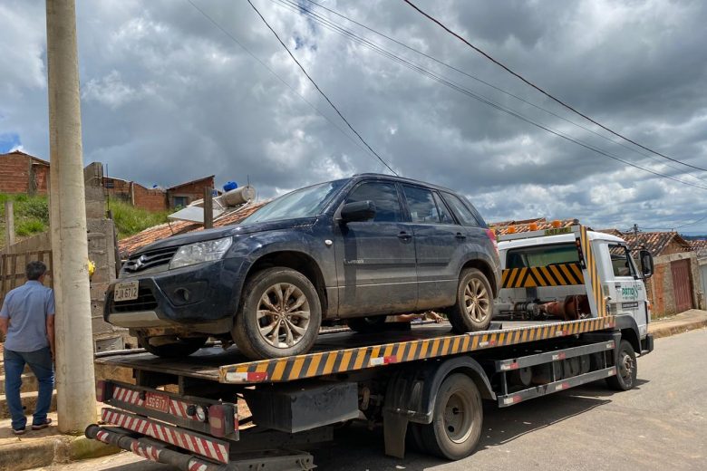 Carro usado em assaltos em Rio Piracicaba e Monlevade é encontrado no bairro Planalto