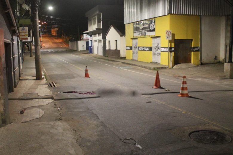 Homem morto com golpes de porrete é identificado pela PM