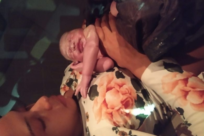 Avó faz parto de neta dentro do carro da família em Ipatinga