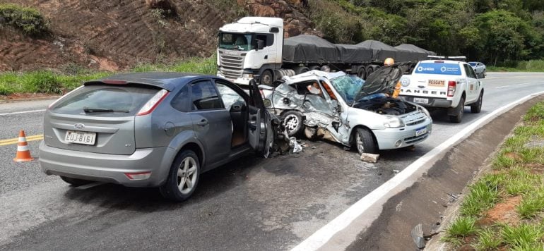 Acidente na BR-381 deixa duas pessoas feridas neste sábado