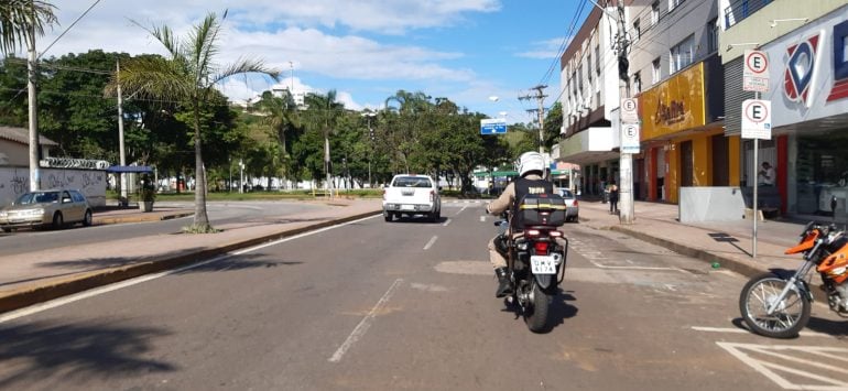 PM e Prefeitura fiscalizam cumprimento de novas regras para funcionamento do comércio em Itabira