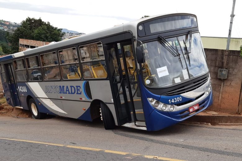 Ônibus envolvido em acidente tem manutenção em dia, diz empresa
