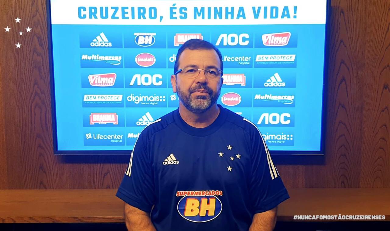 Apresentado virtualmente, Enderson Moreira diz que Cruzeiro não pode ter “time de meninos”