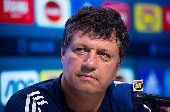 Às vésperas de clássico, Adilson Batista alfineta Atlético e critica FMF