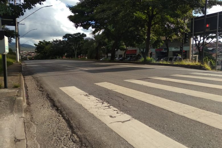 Belo Horizonte tem ruas e avenidas praticamente desertas após medidas de prevenção ao Covid-19