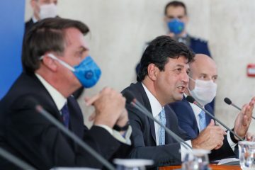 Número de mortes por Covid-19 no Brasil sobe para 25