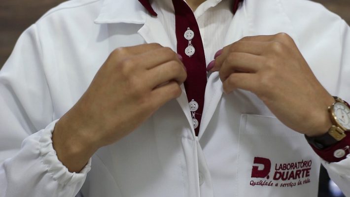 Laboratório Duarte prioriza coleta e vacinação domiciliar; rede aguarda chegada de teste rápido do coronavírus