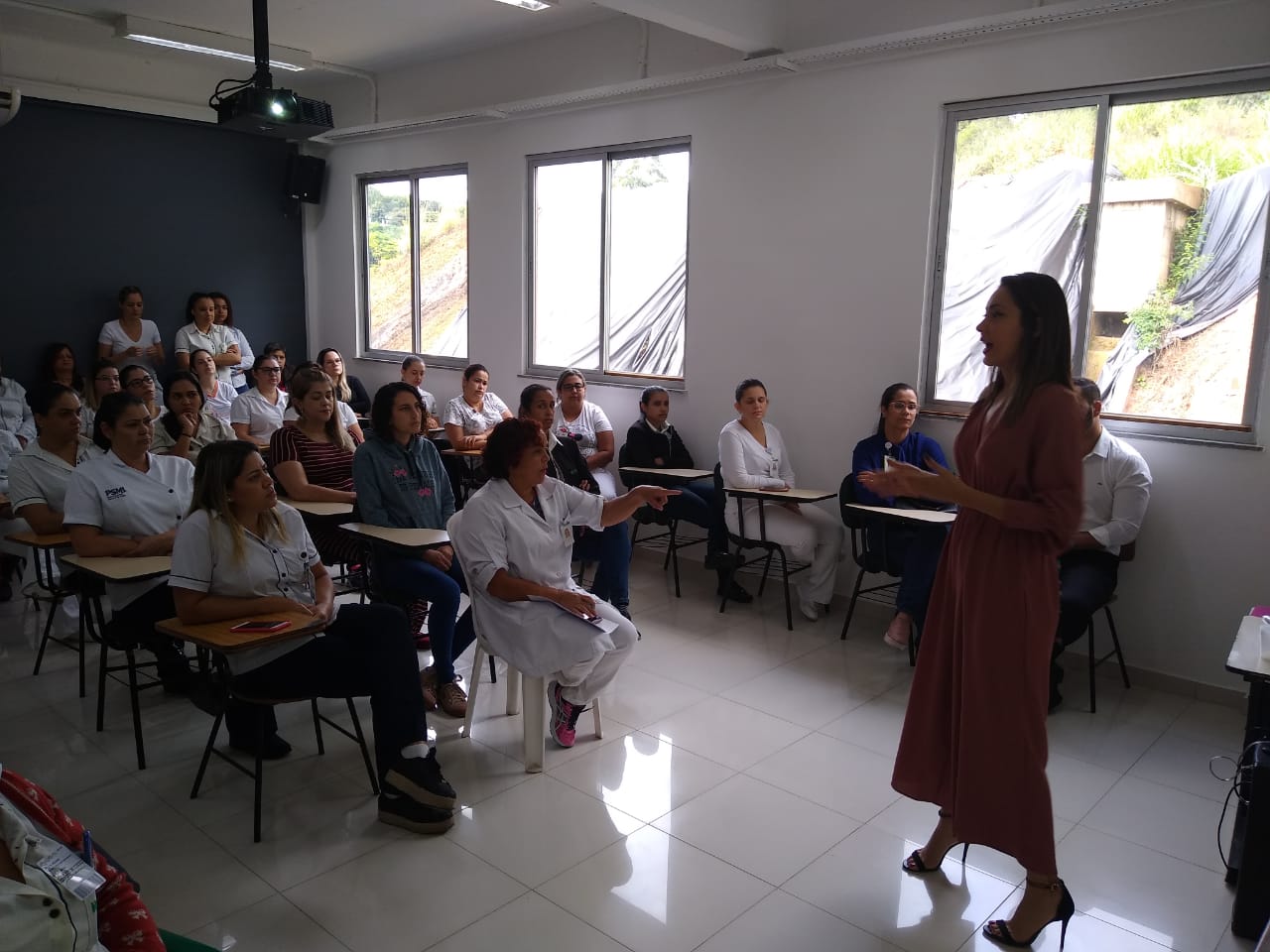 Em palestra no HNSD, delegada defende combate à violência contra a mulher nas instituições
