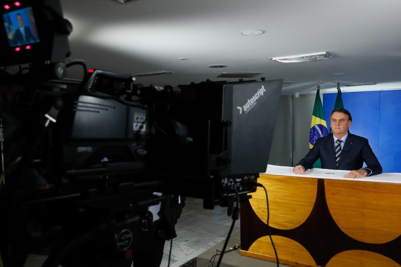 “Orientação será de isolamento vertical, conversarei com Mandetta”, diz Bolsonaro