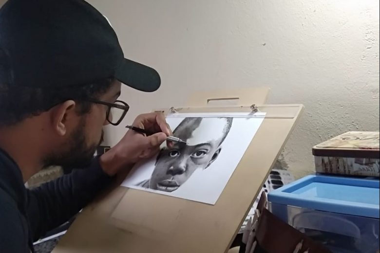 Itabirano descobre amor pelo desenho realista e sonha em viver pela arte