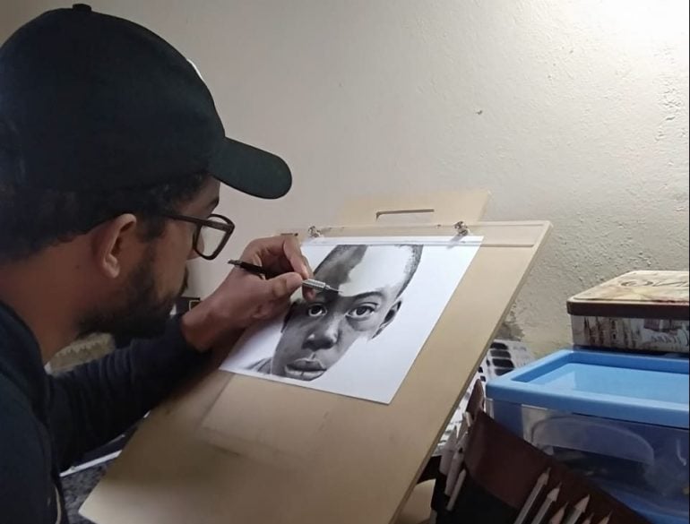 Itabirano descobre amor pelo desenho realista e sonha em viver pela arte