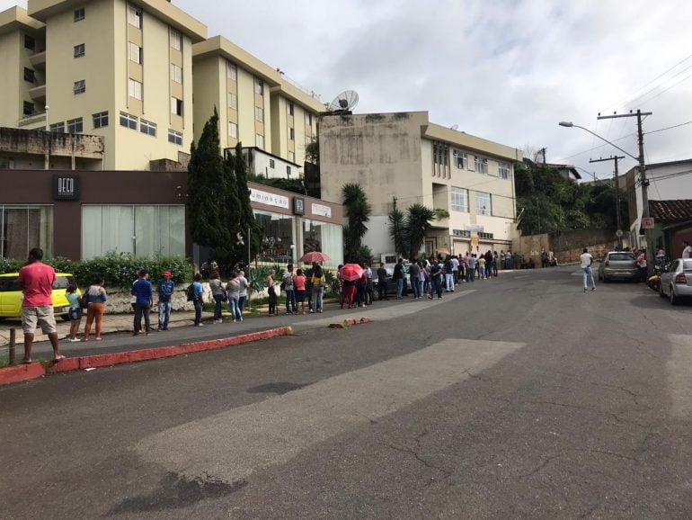 Na véspera do fim do prazo, eleitores se aglomeram no Cartório em busca da biometria