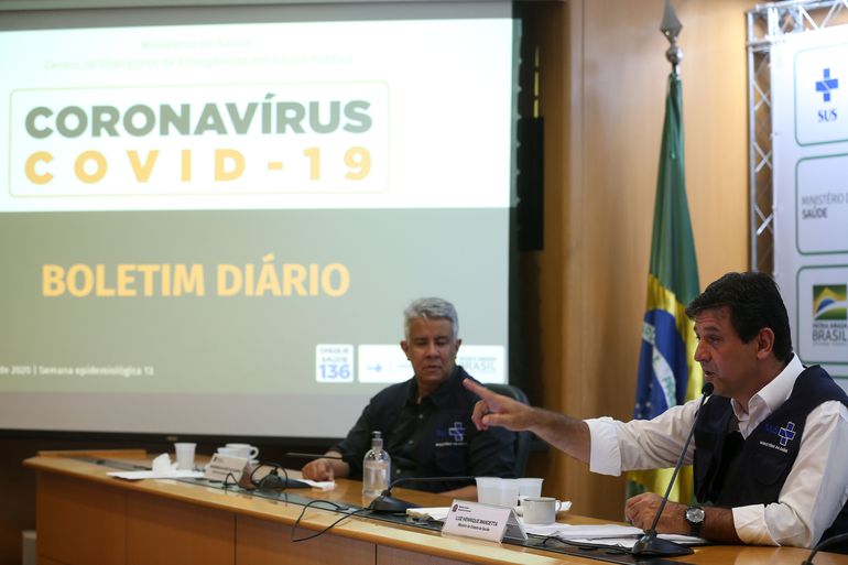 “Os mesmos que fazem carreata são os que depois vão ficar em casa”, diz Mandetta