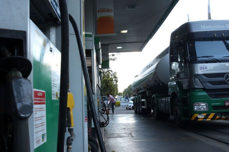 Preços de diesel e gasolina já têm queda nos postos, diz ANP