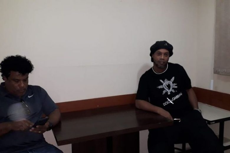 Ronaldinho Gaúcho e irmão são impedidos de deixar Paraguai, diz MP