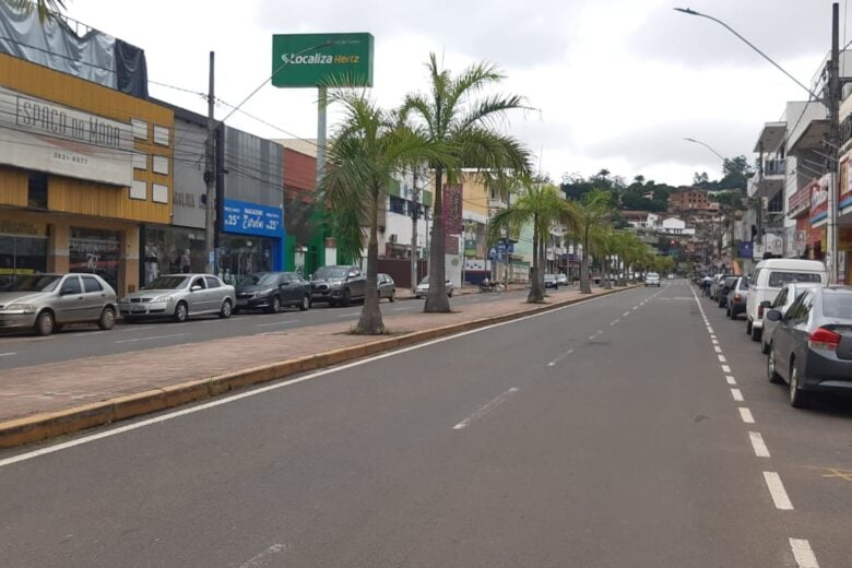 Segunda com cara de domingo: Itabira tem comércios fechados e ruas vazias