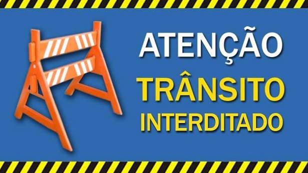 Transita interdita parte da avenida Li Guerra em Itabira