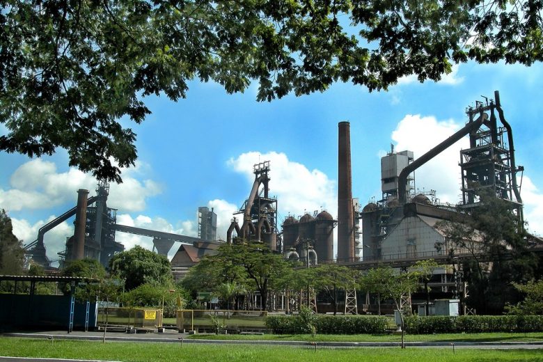 Usiminas dá férias coletivas a funcionários e reduz produção por conta da pandemia