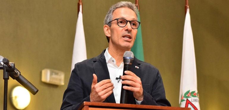 Romeu Zema anuncia que 13º dos servidores de MG será pago em parcela única