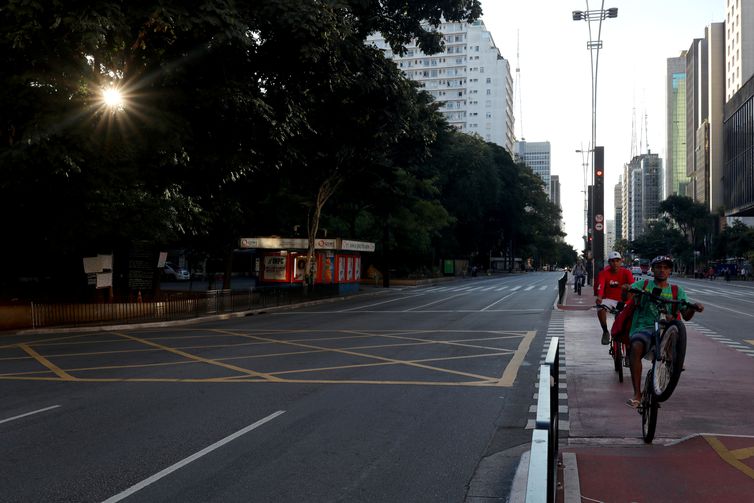 Compras por aplicativos têm alta de 30% durante pandemia, diz pesquisa