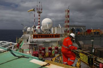 Petrobras recebe navio-tanque para operar na Bacia de Santos no dia 14