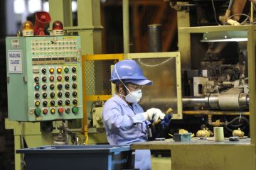 Setor de máquinas e equipamentos registra queda de 12,4% na receita