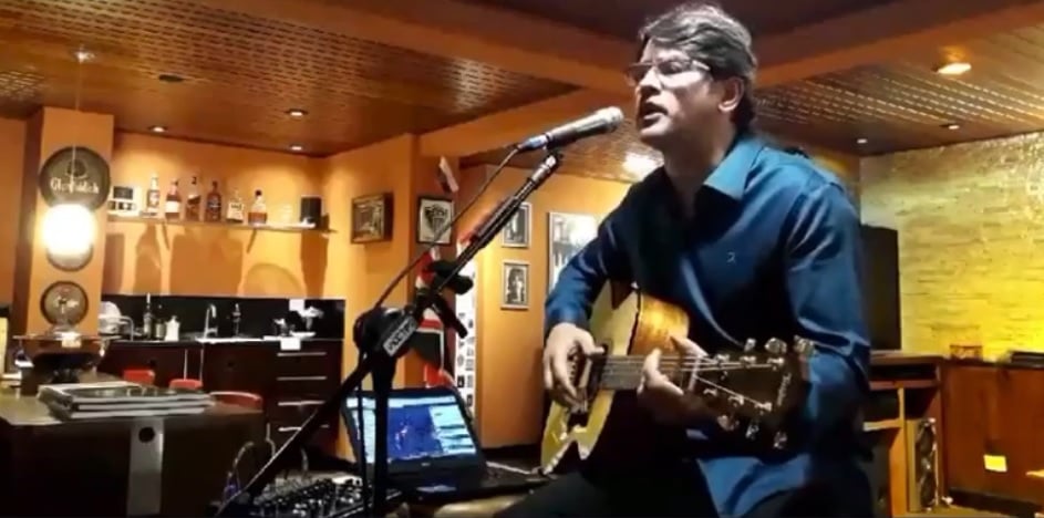 Cultura e informação: médico ajuda pessoas a enfrentarem o isolamento social por meio da música