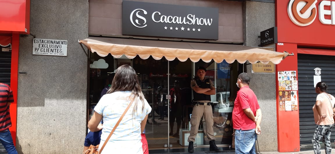 Fiscais da prefeitura interditam Cacau Show de Itabira