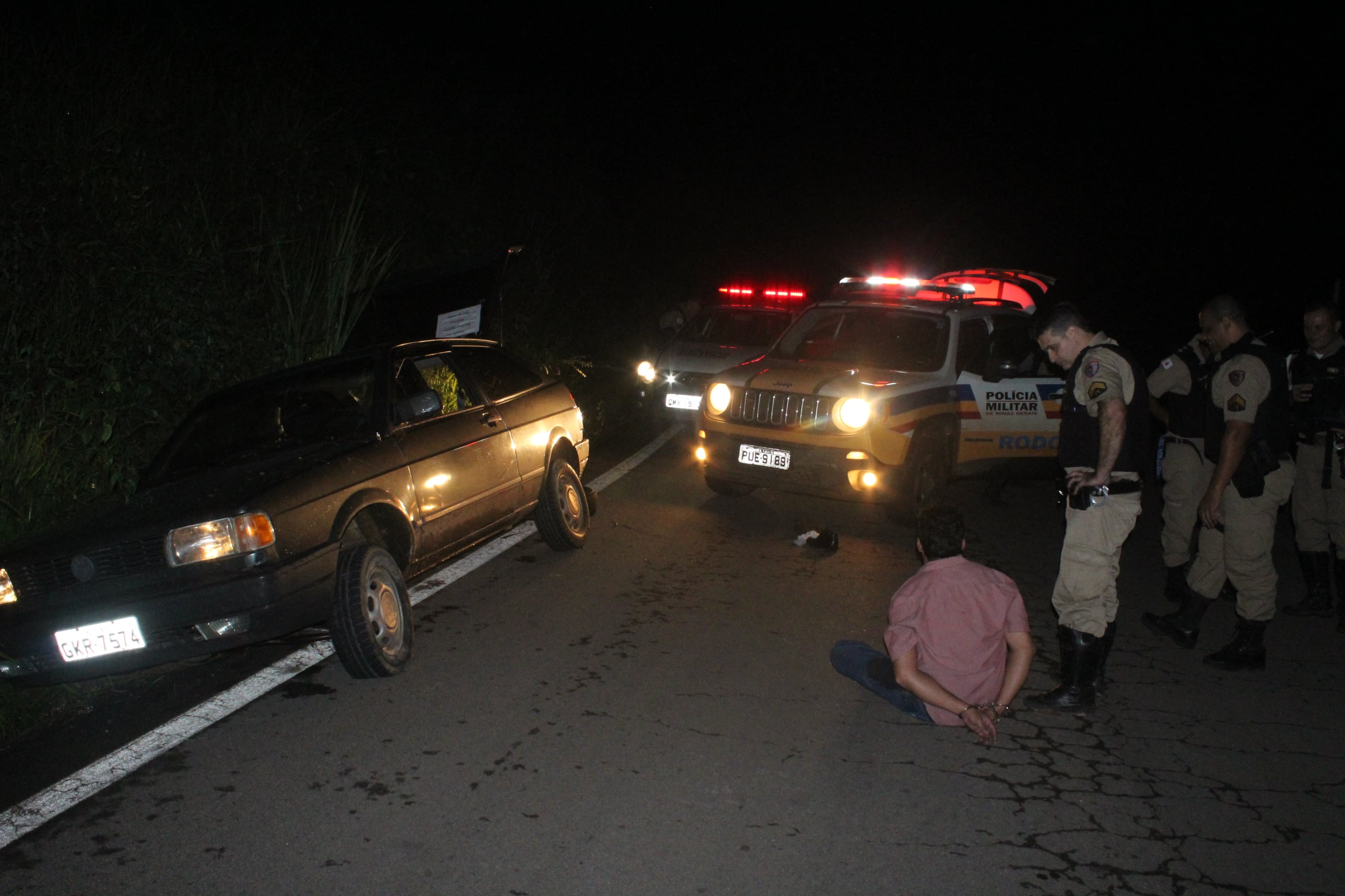 Motorista embriagado tenta fugir, mas acaba preso pela polícia