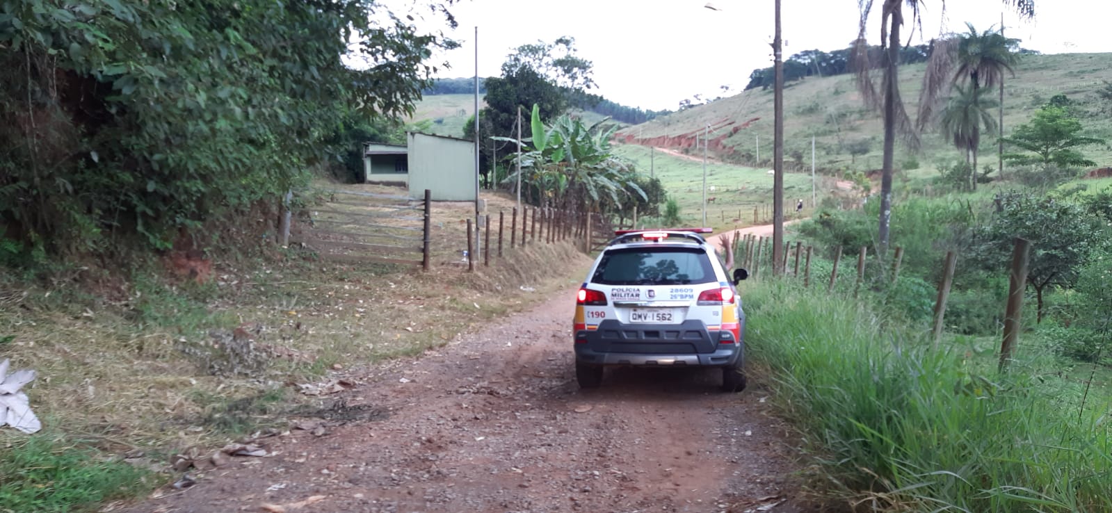 Bandidos fingem ser policiais para roubar armas na zona rural de Itabira