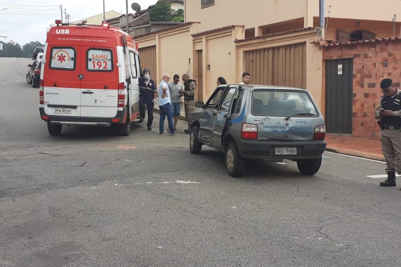 Colisão entre carros deixa mulher ferida no bairro Amazonas
