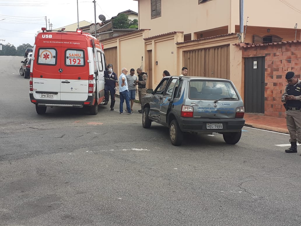 Colisão entre carros deixa mulher ferida no bairro Amazonas