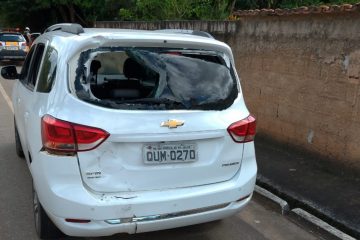 Motociclista é socorrido após colidir na traseira de um carro na MG-129