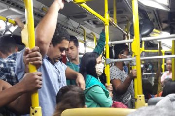 Contrariando determinação, ônibus continua com excesso de passageiros em BH