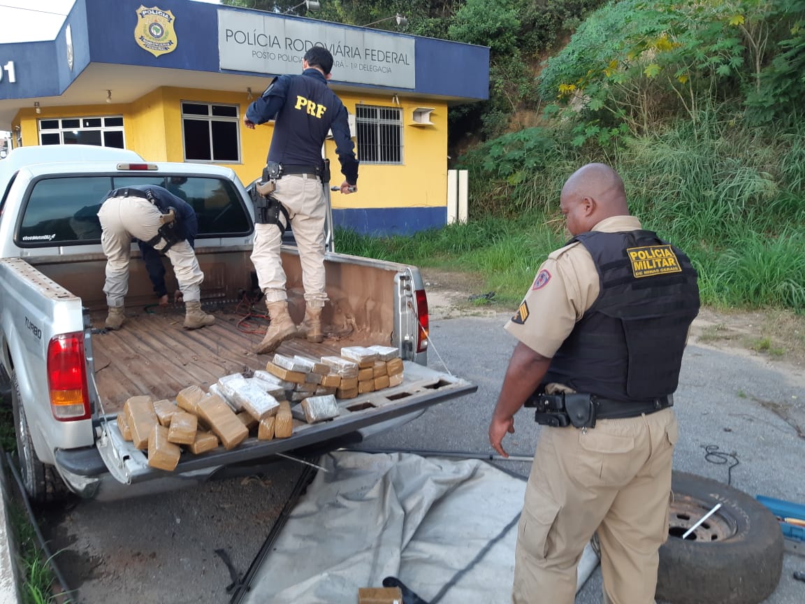PRF apreende 48kg de maconha que seriam distribuídos em João Monlevade