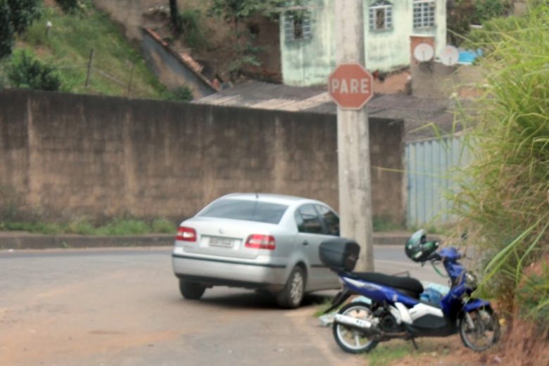 Mulher é socorrida pelo SAMU após acidente na Av. Mariana