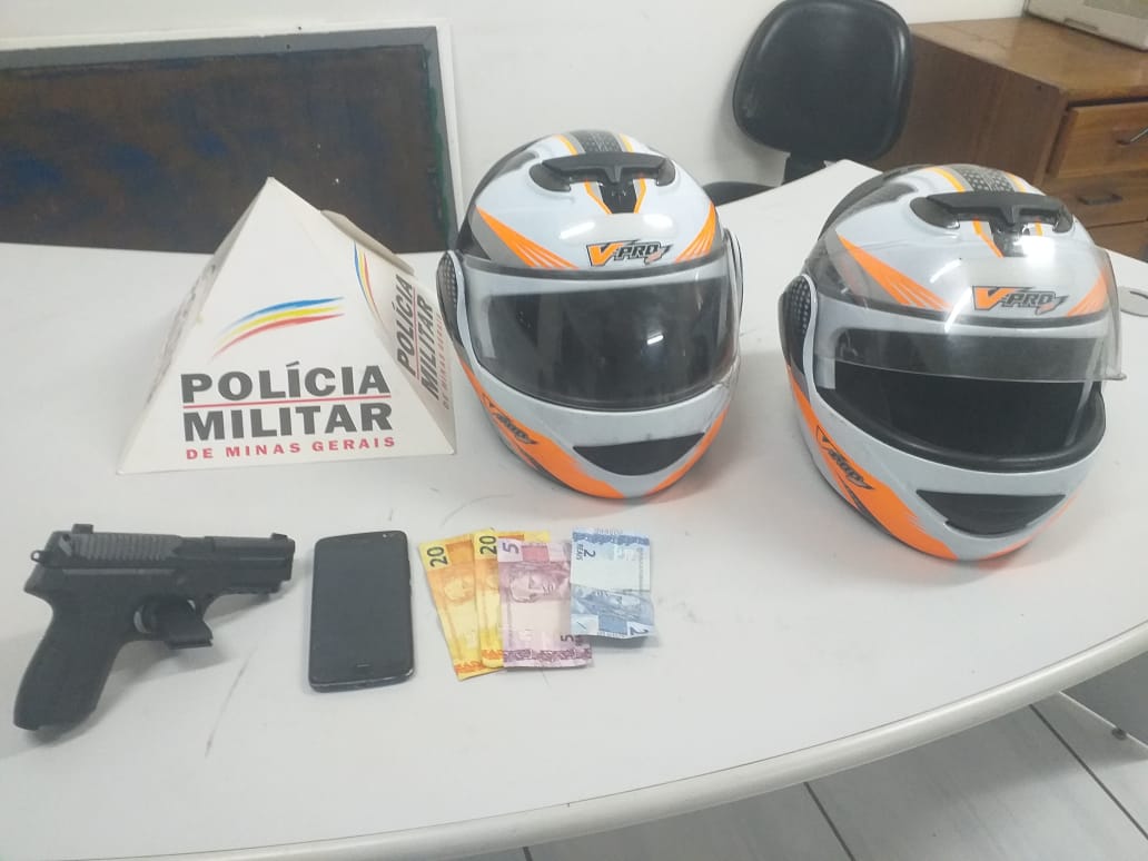 Tático Móvel detém suspeitos e recupera motocicleta roubada em Itabira