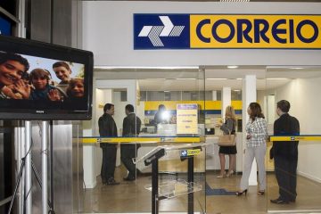 Agências dos Correios ajudam idosos a recuperar dinheiro desviado do INSS