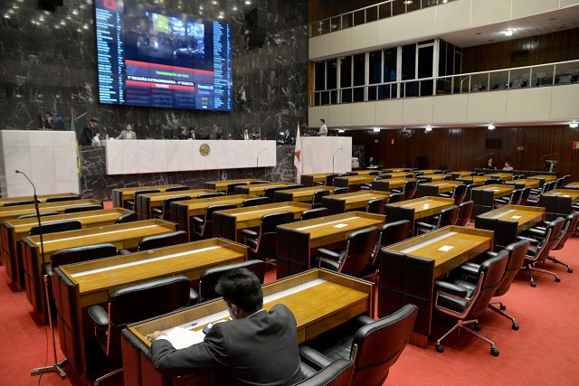 Deputados mineiros aprovam uso de emendas parlamentares contra pandemia