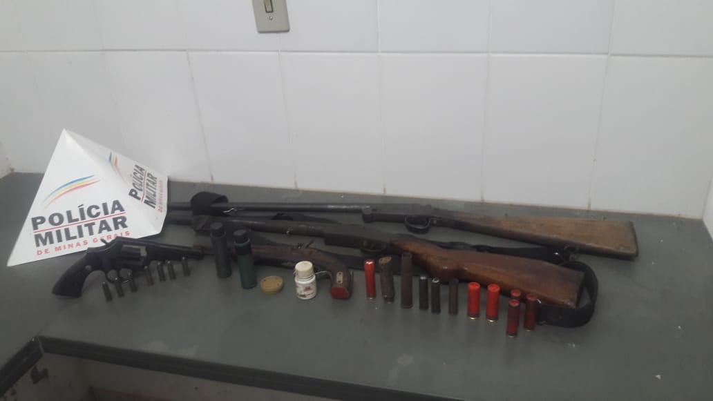 Armas são apreendidas durante operação da PM na zona rural de Ipoema
