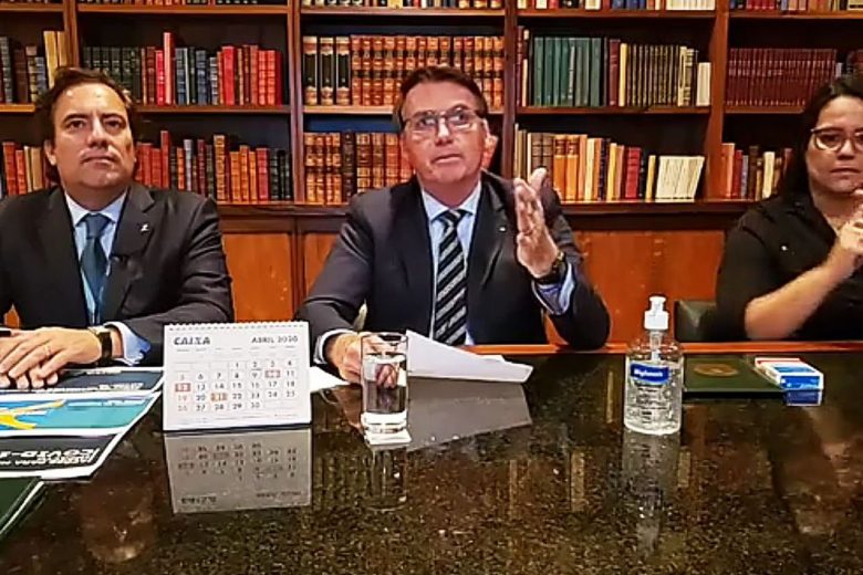 Bolsonaro espera retomada de atividades no país em até quatro meses