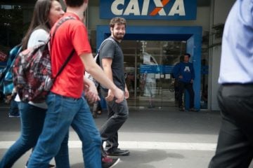 Cerca de 800 agências da Caixa estarão abertas hoje das 8h às 12h