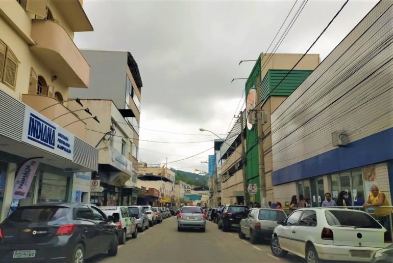 Com direito a funcionamento no feriado, Monlevade reabre comércio na terça